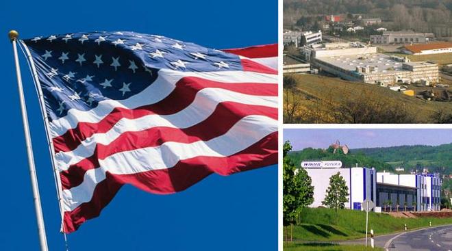 Vlajka USA a v�stavba haly FUTURA
